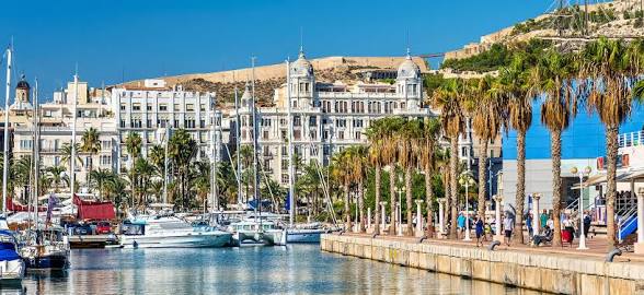 Alicante marina and the Casa Carbonell
