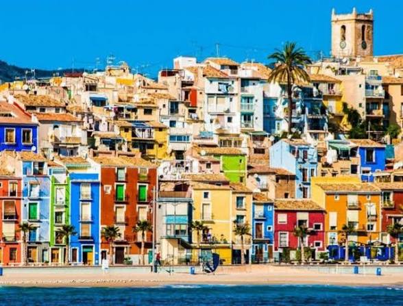 The painted house fronts of Villajoyosa above the beach